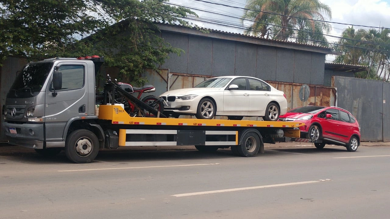 Imagem de fundo do tópico Guincho Plataforma até 3 carros